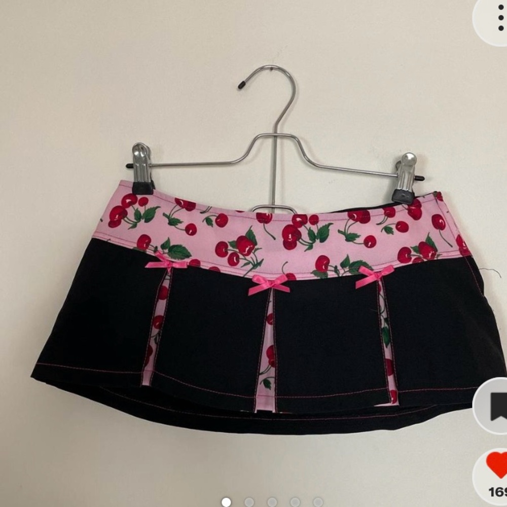 some serious LA skirts i’m looking for!! ISO CHERRY!!!

not for sale!
